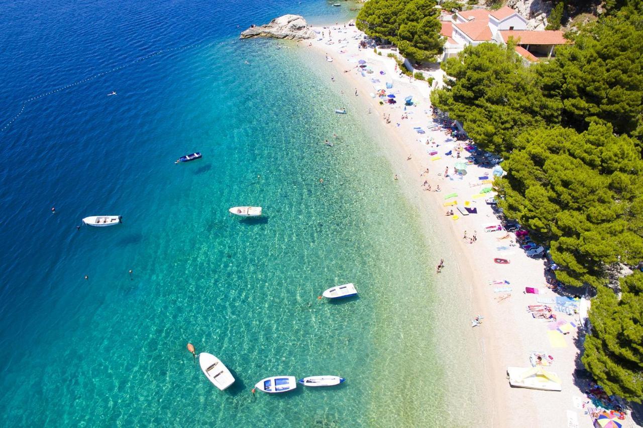 Apartments By The Sea Brela, Makarska - 16065 Екстериор снимка