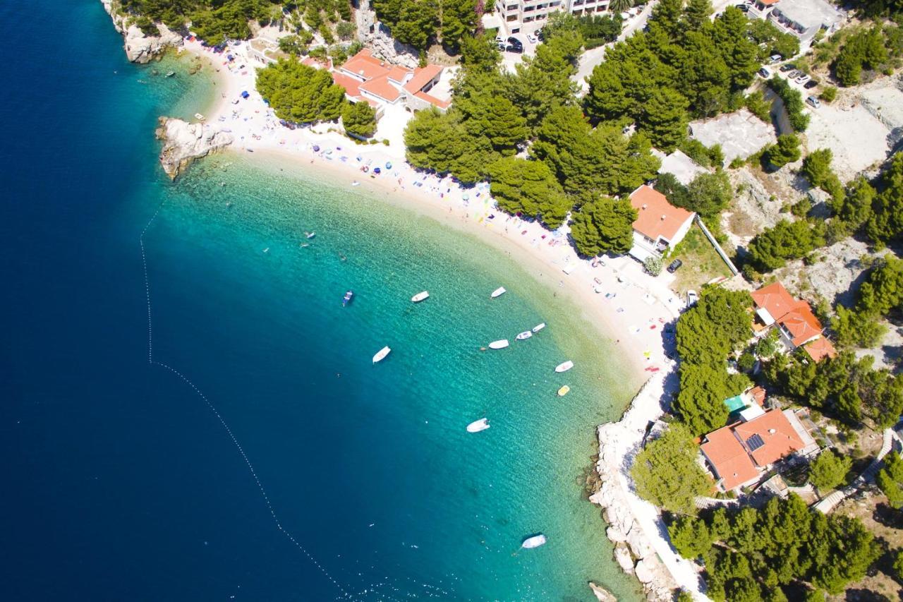 Apartments By The Sea Brela, Makarska - 16065 Екстериор снимка