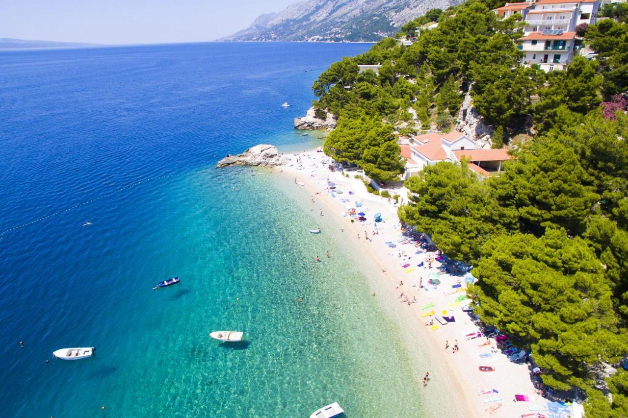Apartments By The Sea Brela, Makarska - 16065 Екстериор снимка
