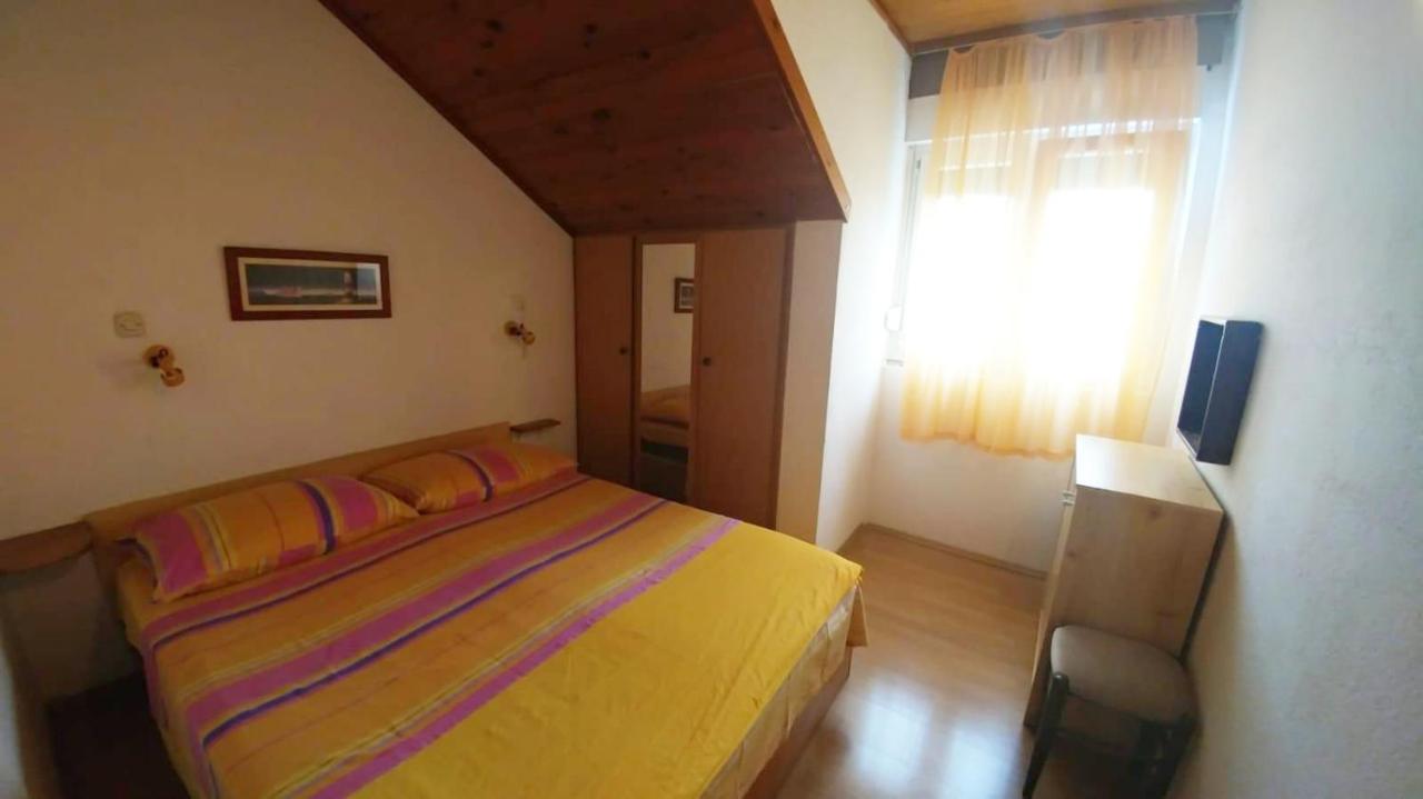 Apartments By The Sea Brela, Makarska - 16065 Екстериор снимка
