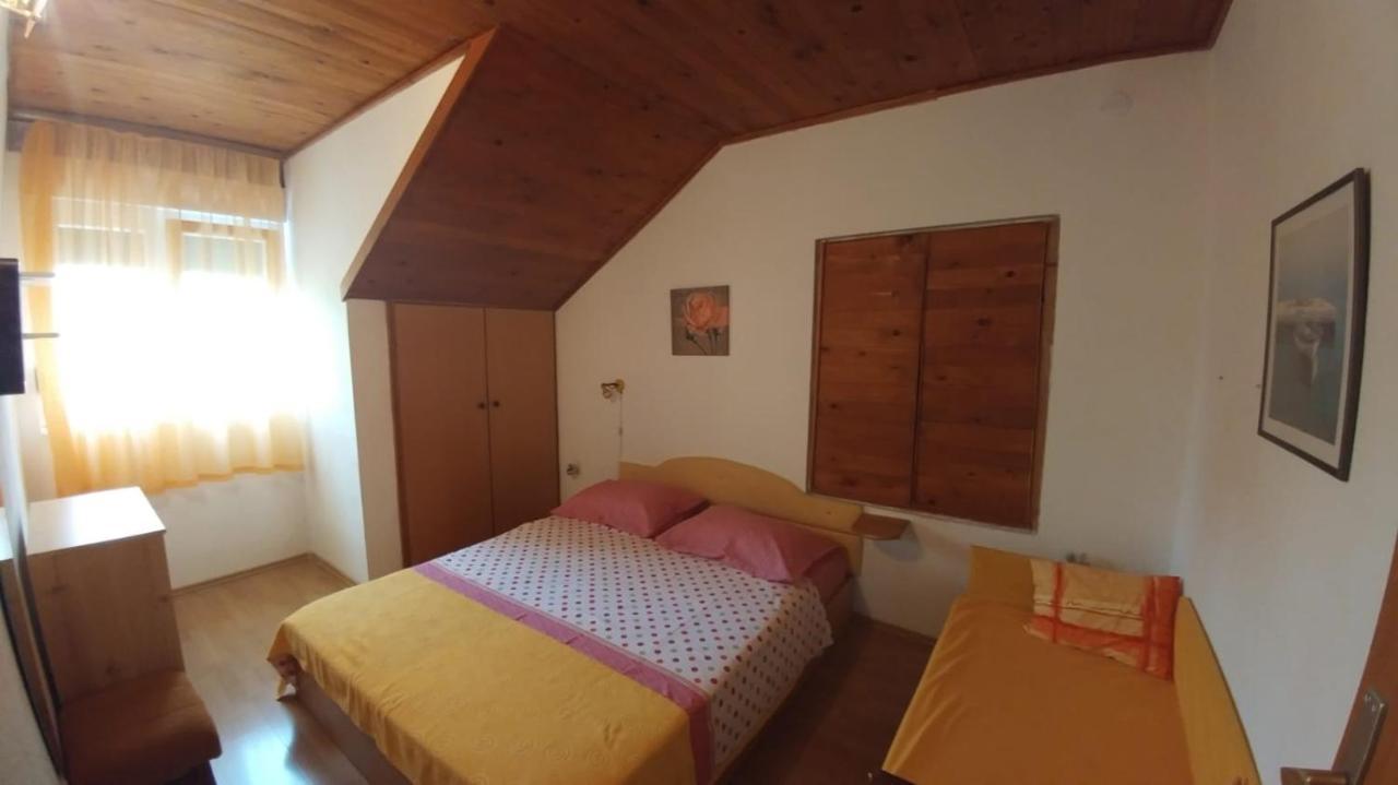 Apartments By The Sea Brela, Makarska - 16065 Екстериор снимка