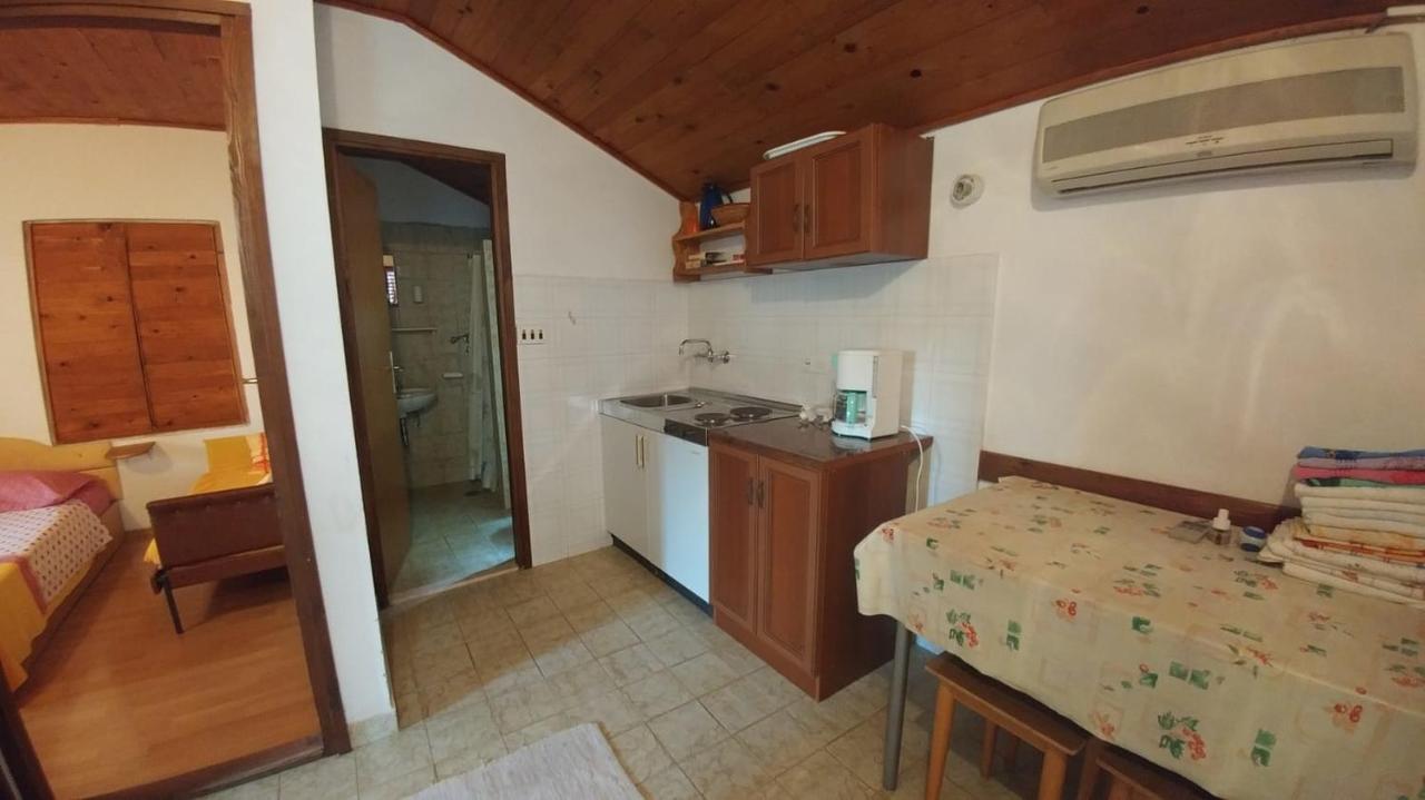 Apartments By The Sea Brela, Makarska - 16065 Екстериор снимка
