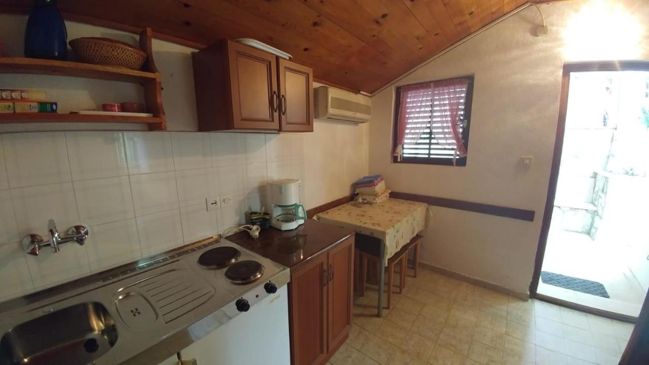 Apartments By The Sea Brela, Makarska - 16065 Екстериор снимка